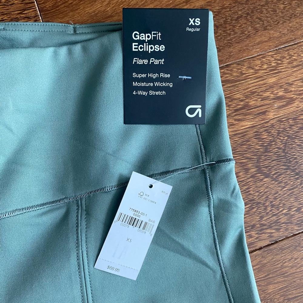 GAP eclipse flare pant - Picture 2 of 3